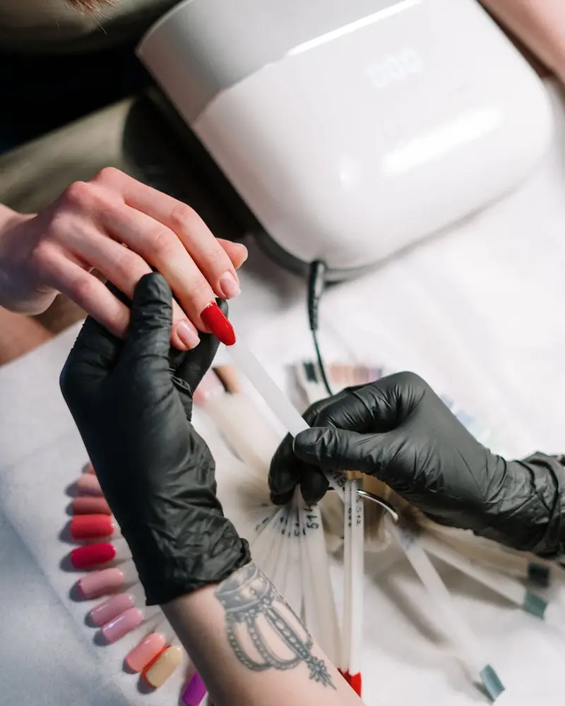 Página web y asistente de IA para centros de uñas